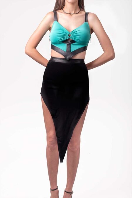 Inverted triangle black skirt